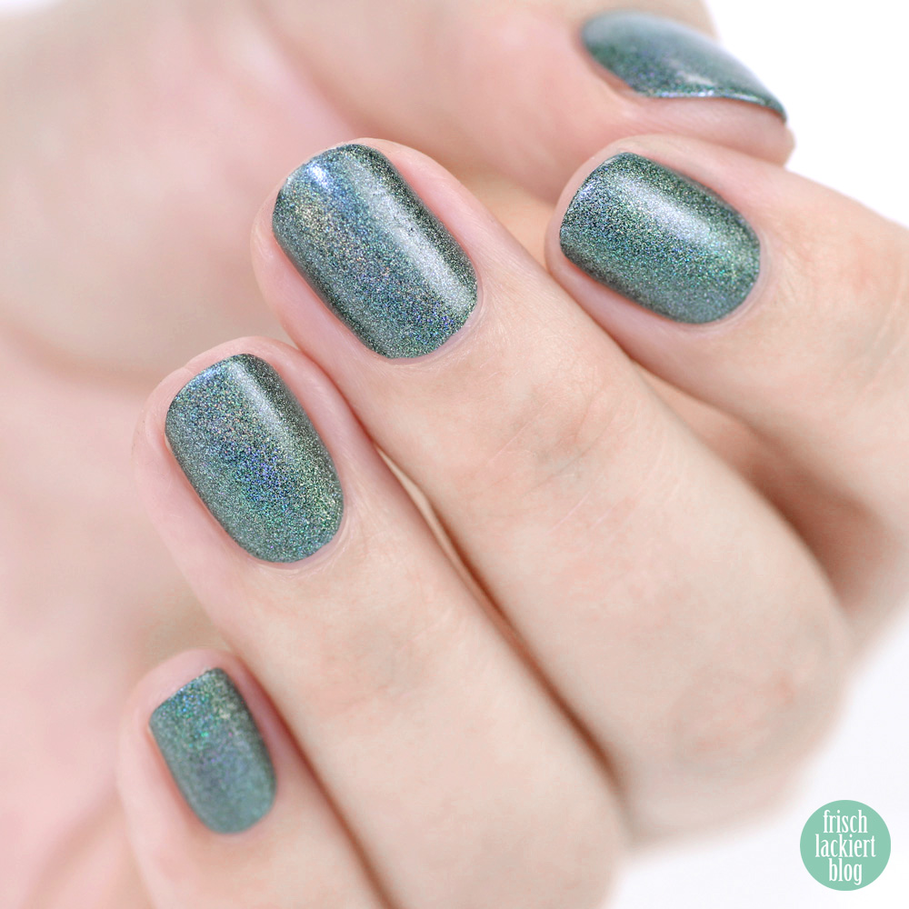 A-England Manderey – petrol holo nagellack – holographic nailpolish – swatch by frischlackiert