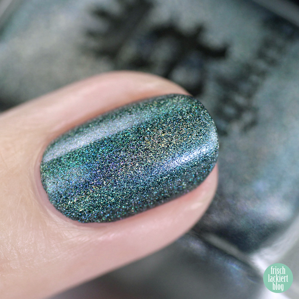 A-England Manderey – petrol holo nagellack – holographic nailpolish – swatch by frischlackiert