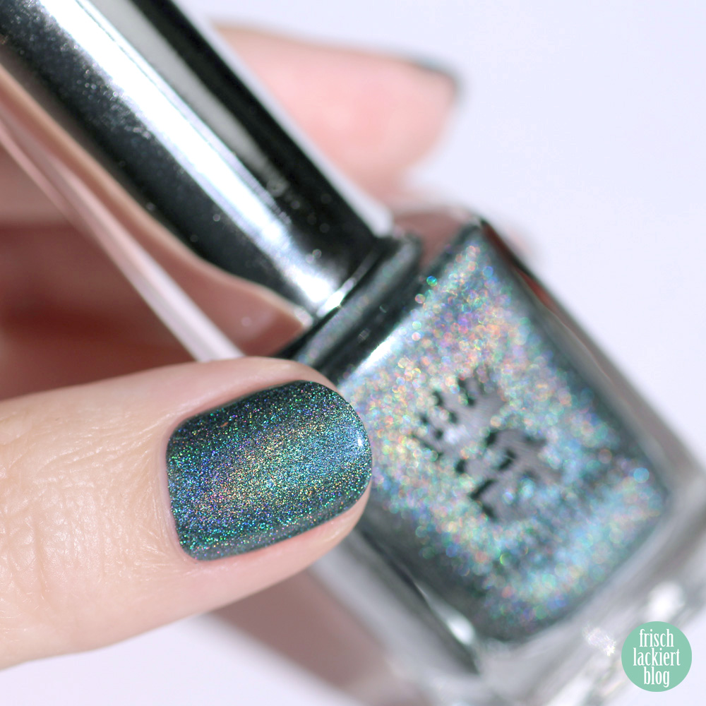 A-England Manderey – petrol holo nagellack – holographic nailpolish – swatch by frischlackiert