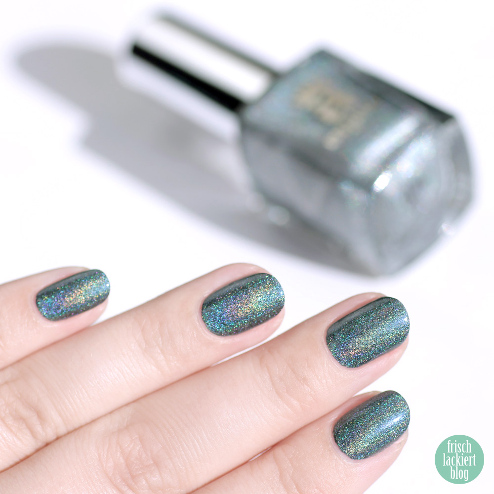 A-England Manderey – petrol holo nagellack – holographic nailpolish – swatch by frischlackiert
