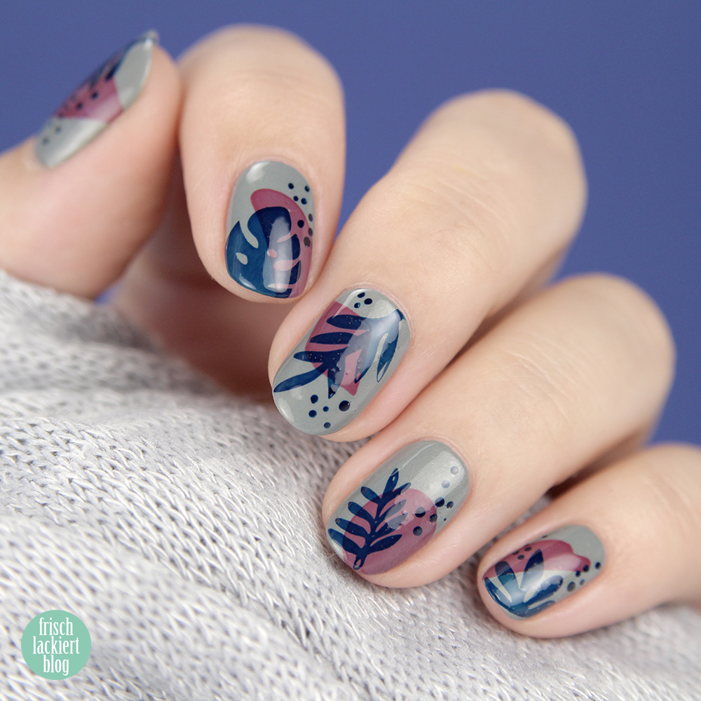 Sommerliches Doppelstamping Nailart mit MoYou Summer Lovin Collection 02 – Grau Rot Blau – by frischlackiert