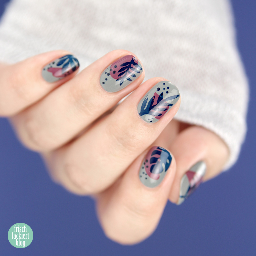 Sommerliches Doppelstamping Nailart mit MoYou Summer Lovin Collection 02 – Grau Rot Blau – by frischlackiert