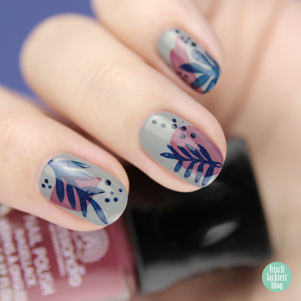Sommerliches Doppelstamping Nailart mit MoYou Summer Lovin Collection 02 – Grau Rot Blau – by frischlackiert