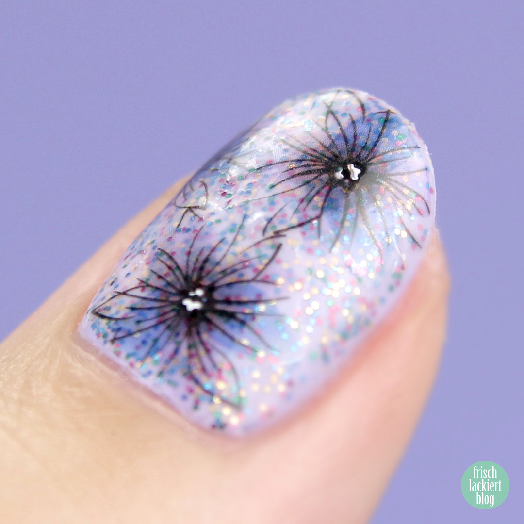 Dreamy Ink Floral Nail Stickers von So Nailicious – Blumen Nailart mit Glitzer Flieder – by frischlackiert