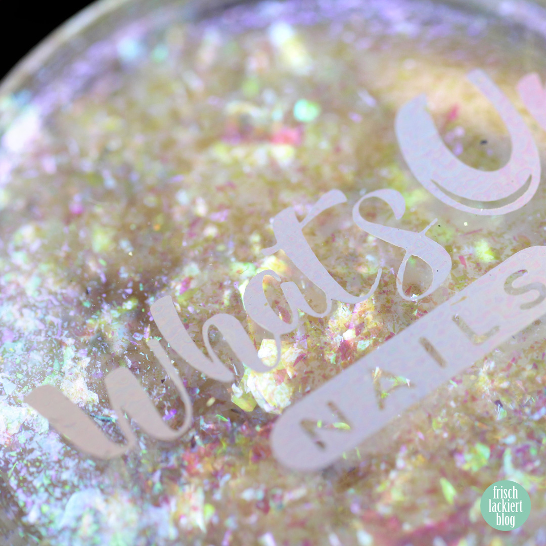 WhatsUp Nails Breeze Flakies – by frischlackiert