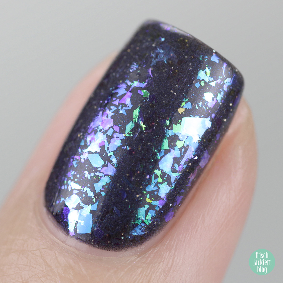 WhatsUp Nails Breeze Flakies – by frischlackiert