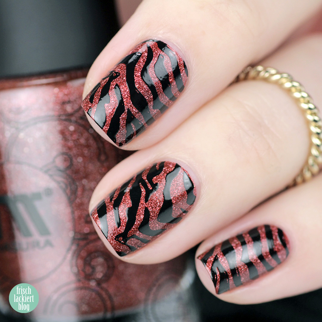 masura bewitched by her spell - zebra nailart – swatch by frischlackiert