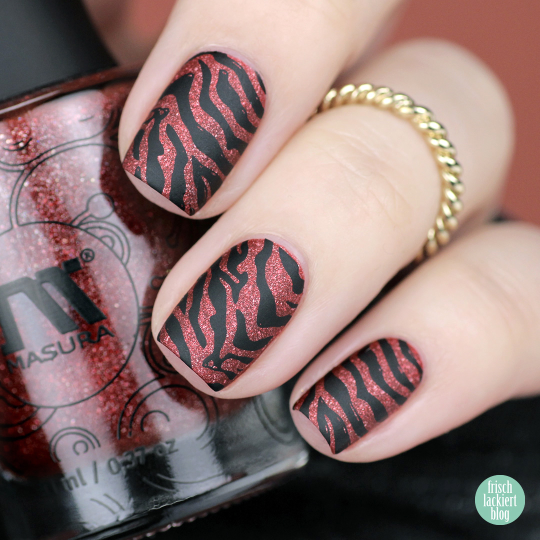 masura bewitched by her spell - zebra nailart – swatch by frischlackiert