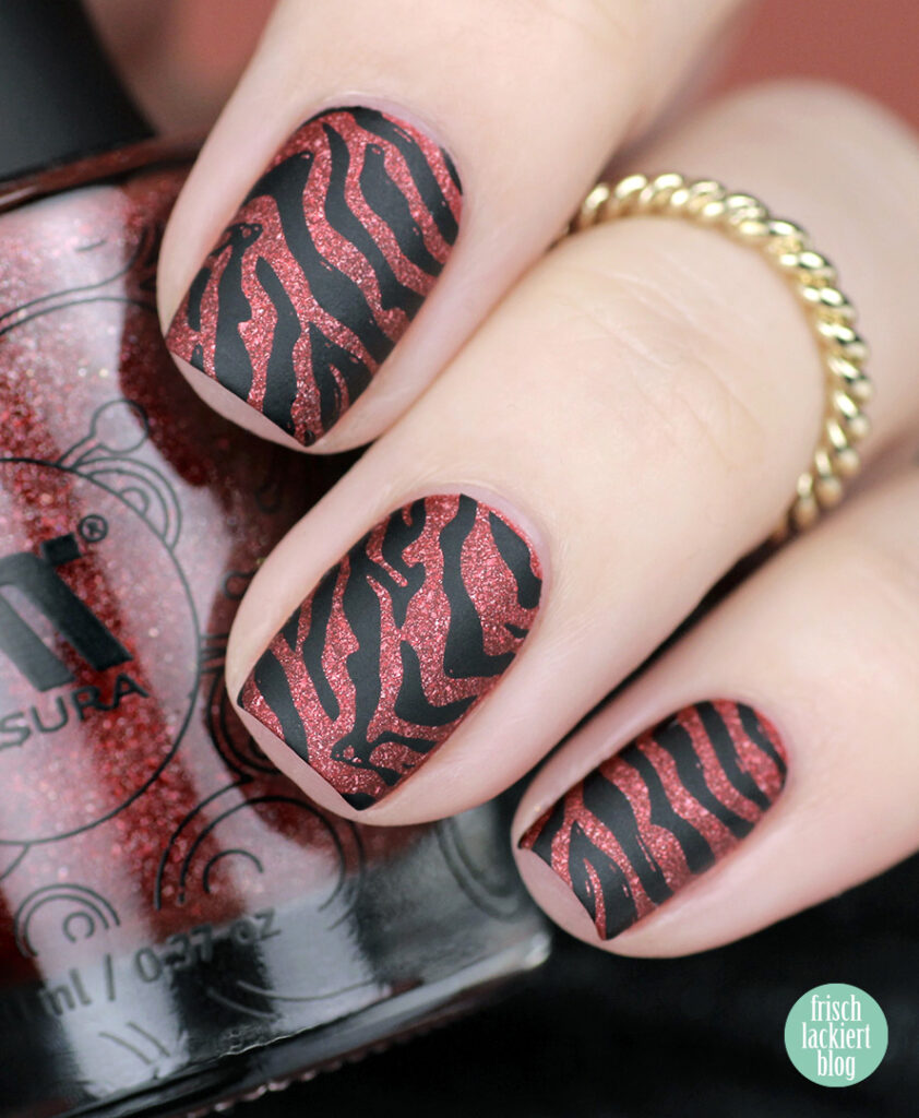 masura bewitched by her spell - zebra nailart – swatch by frischlackiert