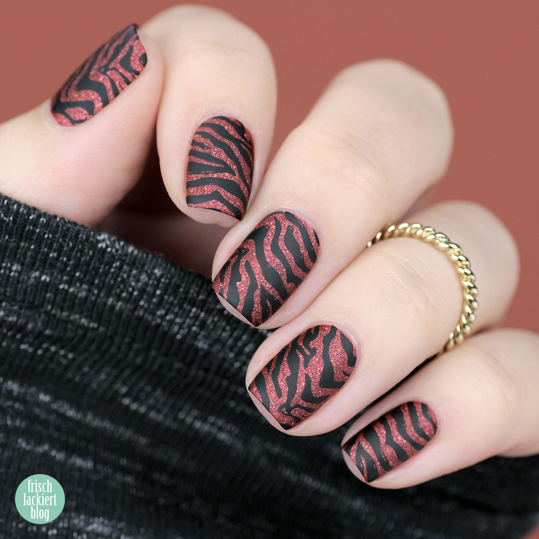 masura bewitched by her spell - zebra nailart – swatch by frischlackiert