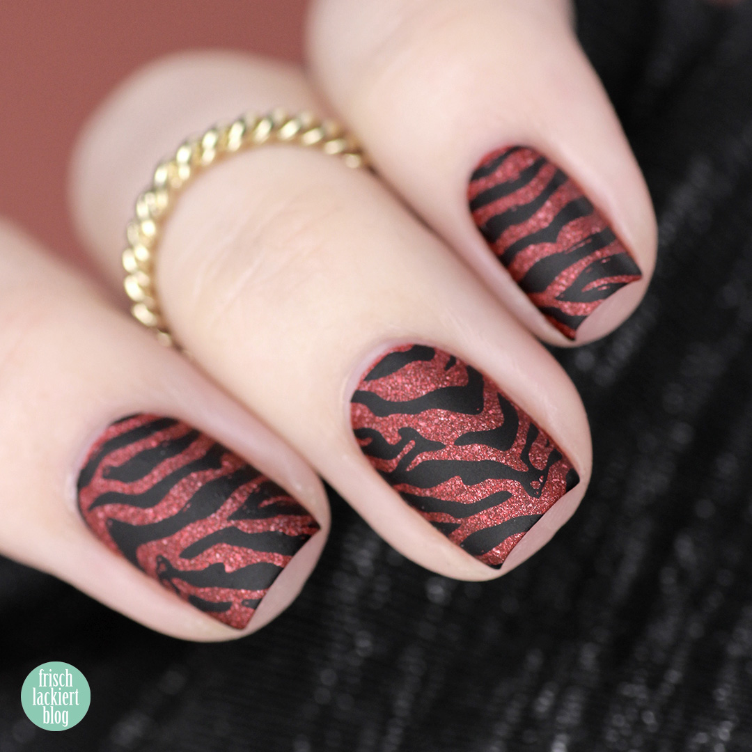 masura bewitched by her spell - zebra nailart – swatch by frischlackiert