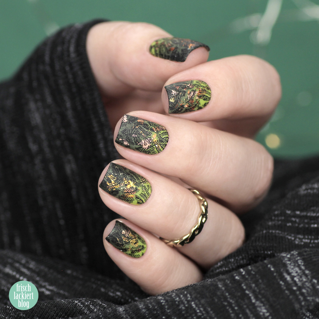 Masura golden evergreen gradient Winter Nailart – by frischlackiert