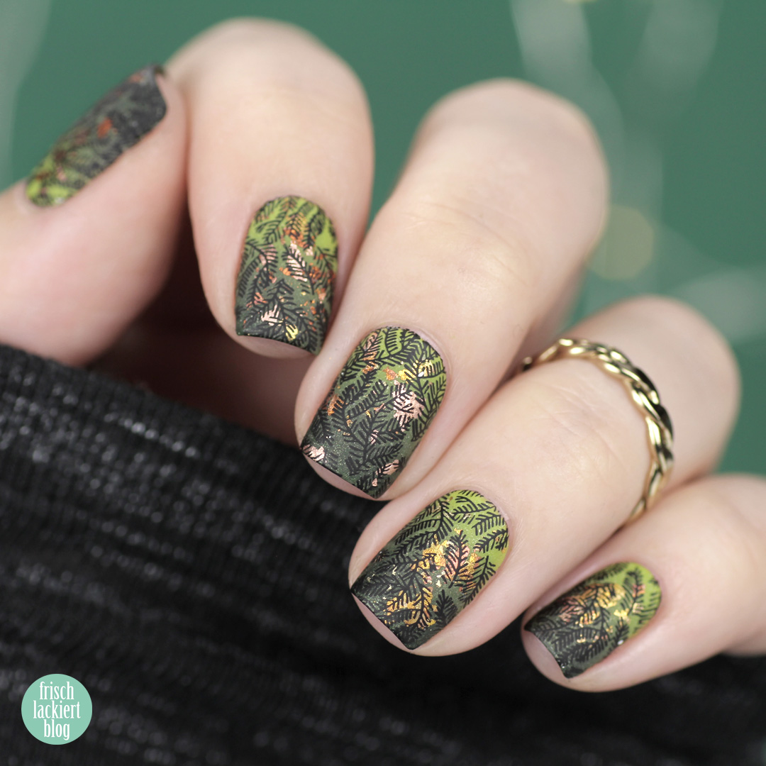 Masura golden evergreen gradient Winter Nailart – by frischlackiert