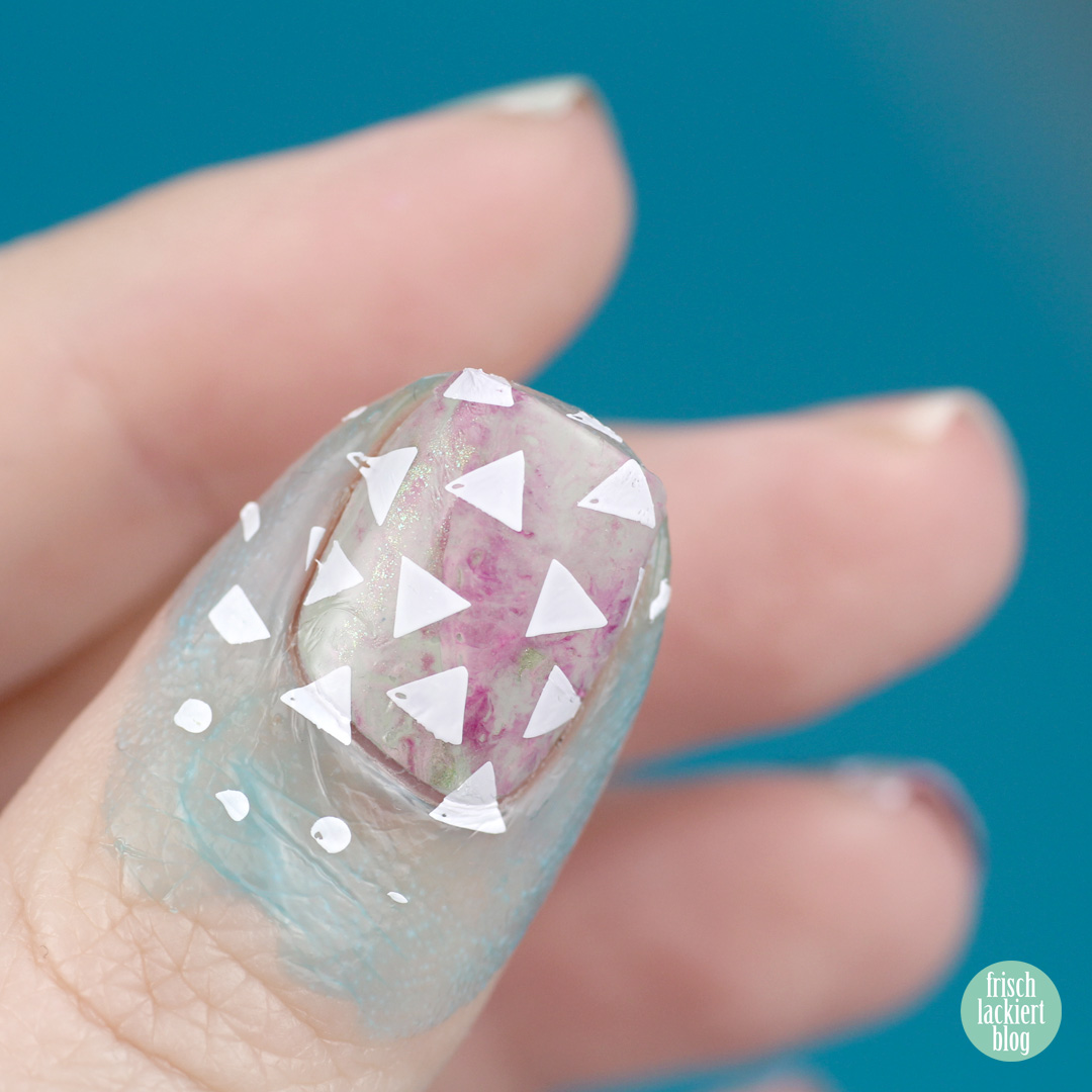 Nailart Challenge – Spring Nailart Flower Stamper Marble Nails - by frischlackiert