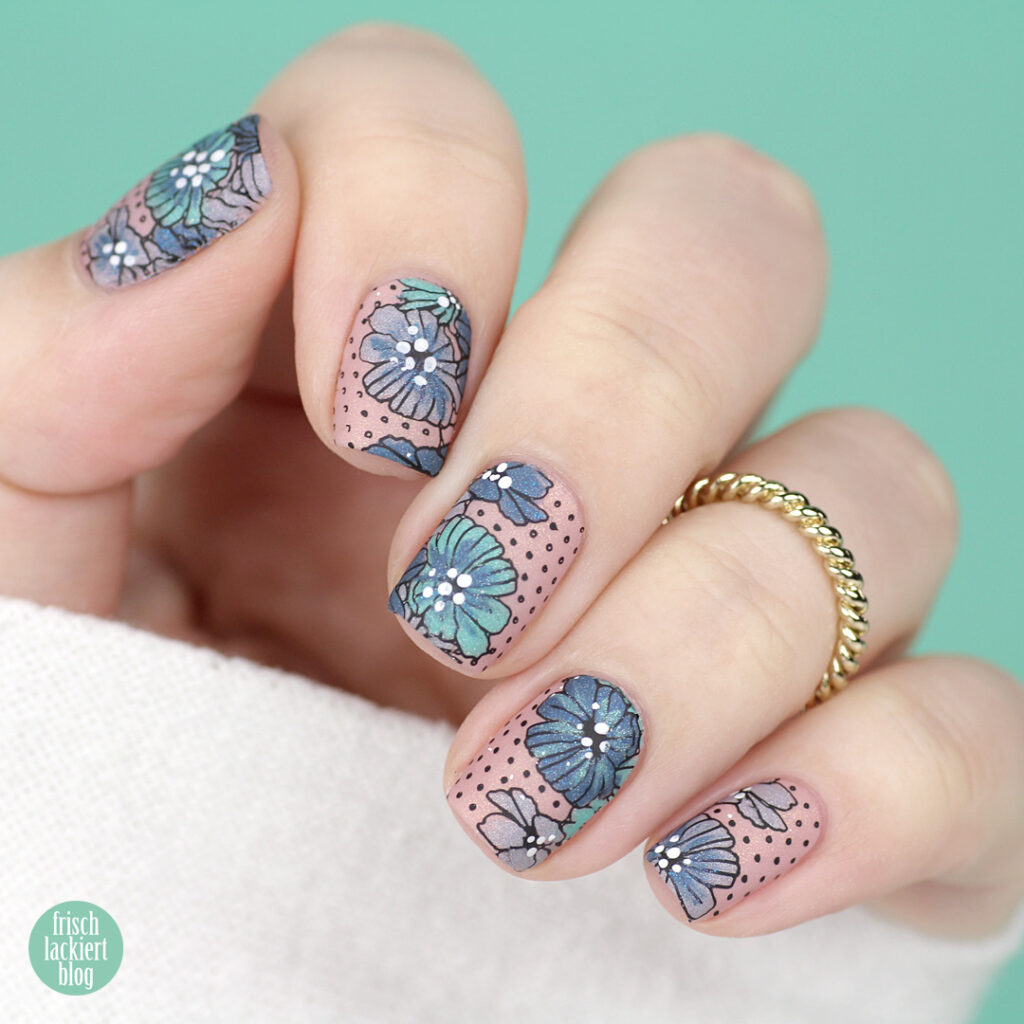 Nailsreloaded Challenge – Reverse Stamping Nail Art spring and flowers – by frischlackiert