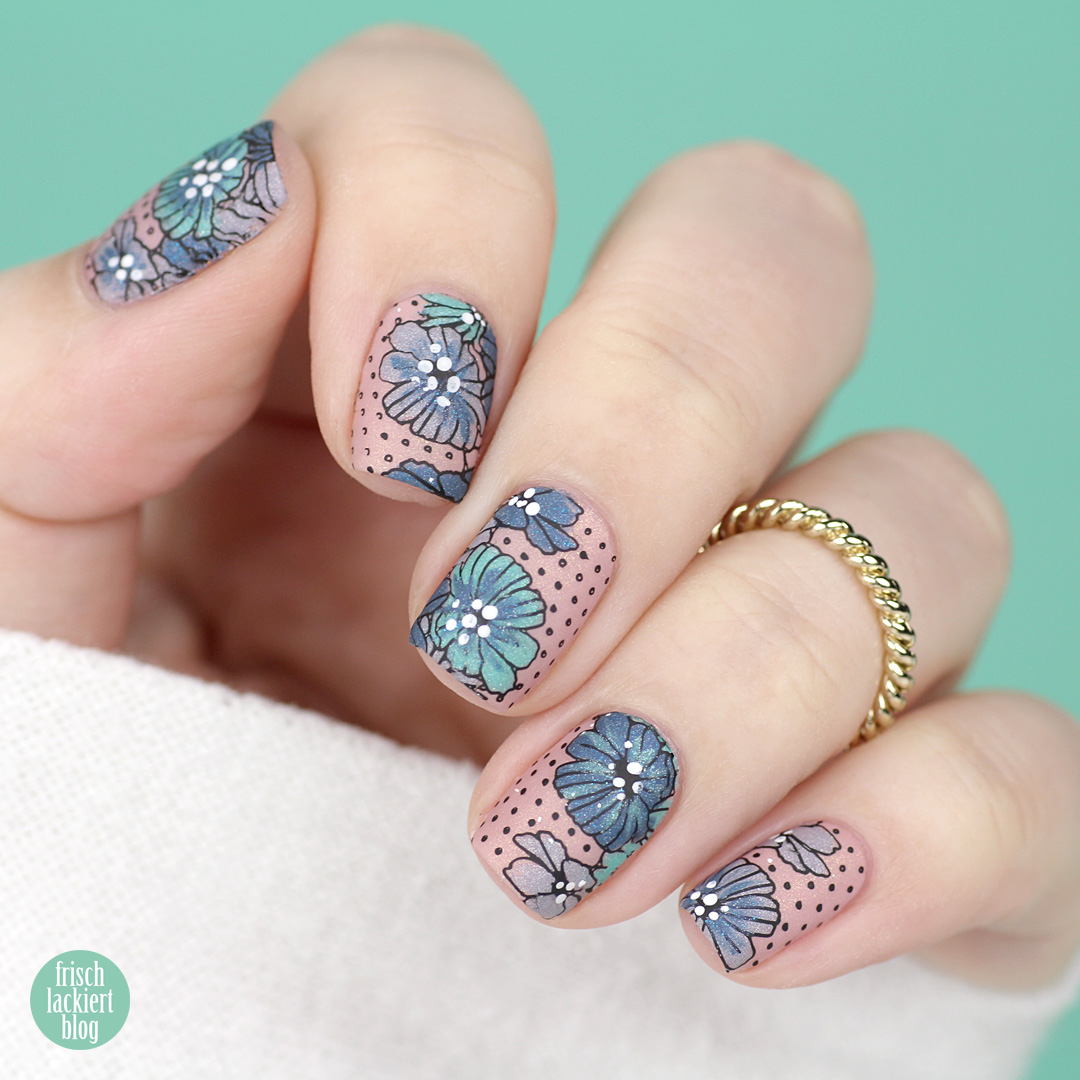 Nailsreloaded Challenge – Reverse Stamping Nail Art spring and flowers – by frischlackiert