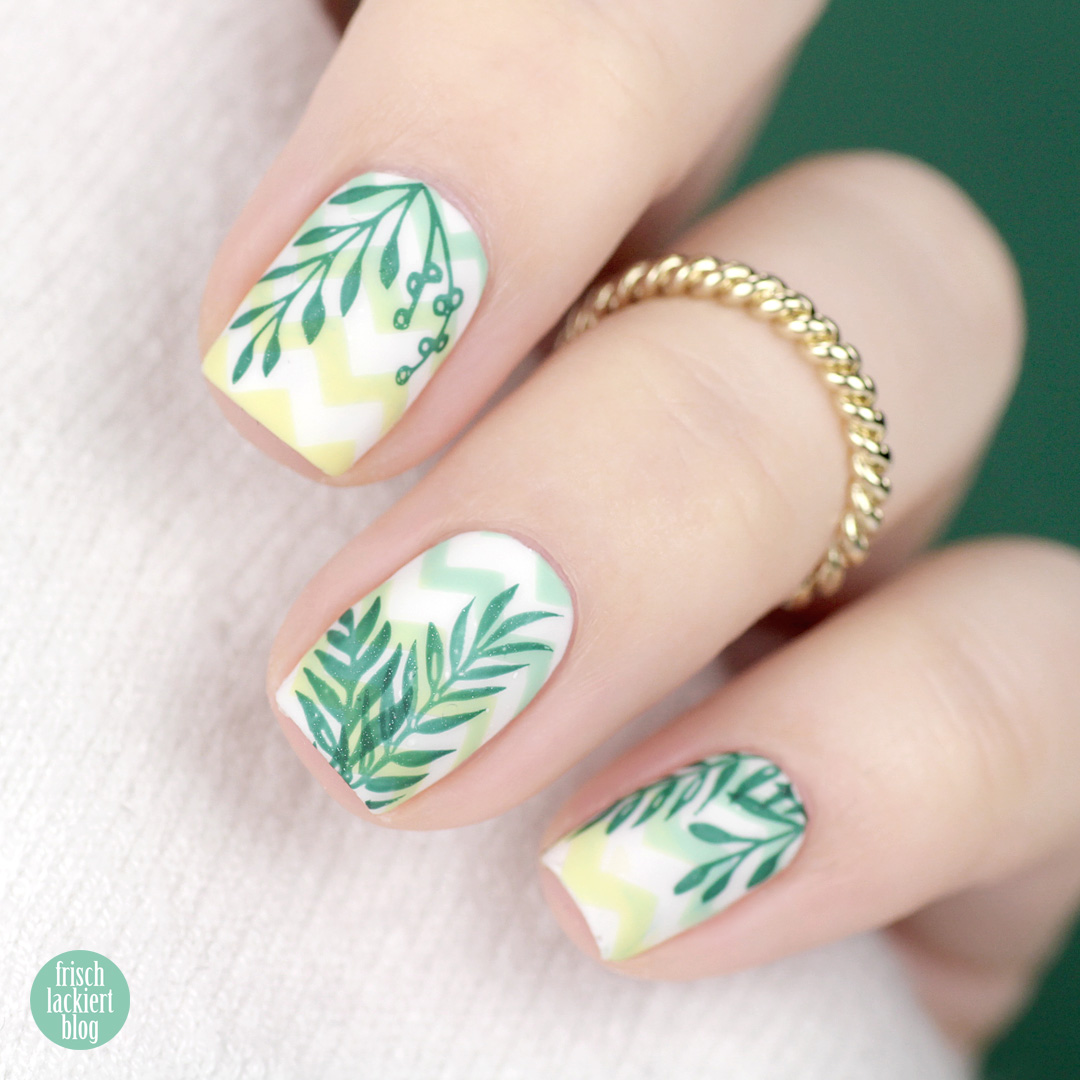 Frischlackiert-Challenge green garden nailart – chevron stamping nails - by frischlackiert