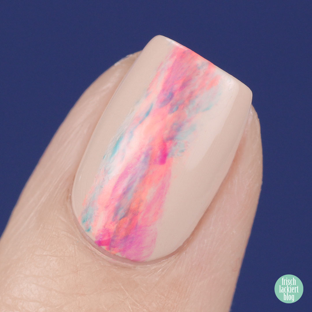 Frischlackiert Challenge – Nude und Neon Nailart mit schwarzem Stamping – by frischlackiert