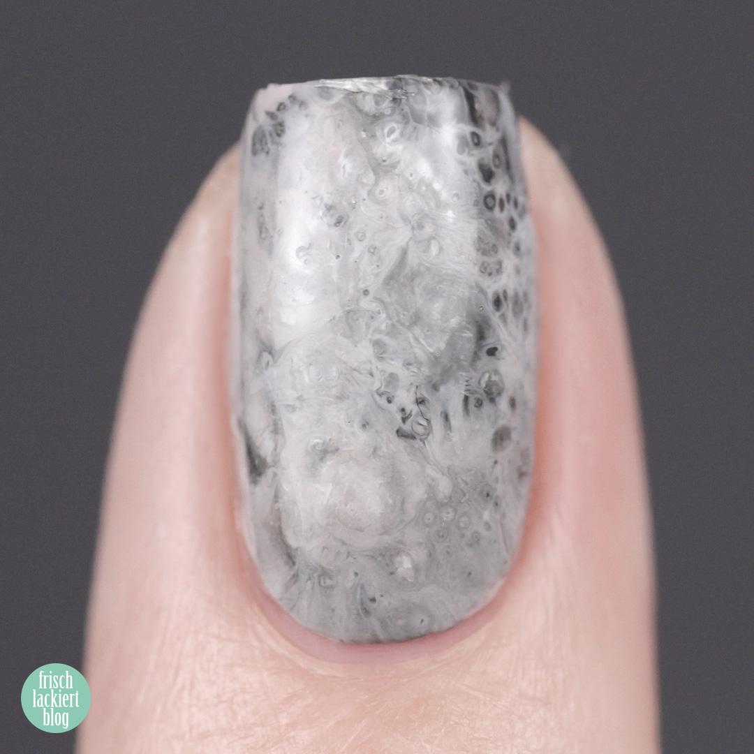 Frischlackiert-Challenge out of pace nails art - fluid nails - planet surface – by frischlackiert