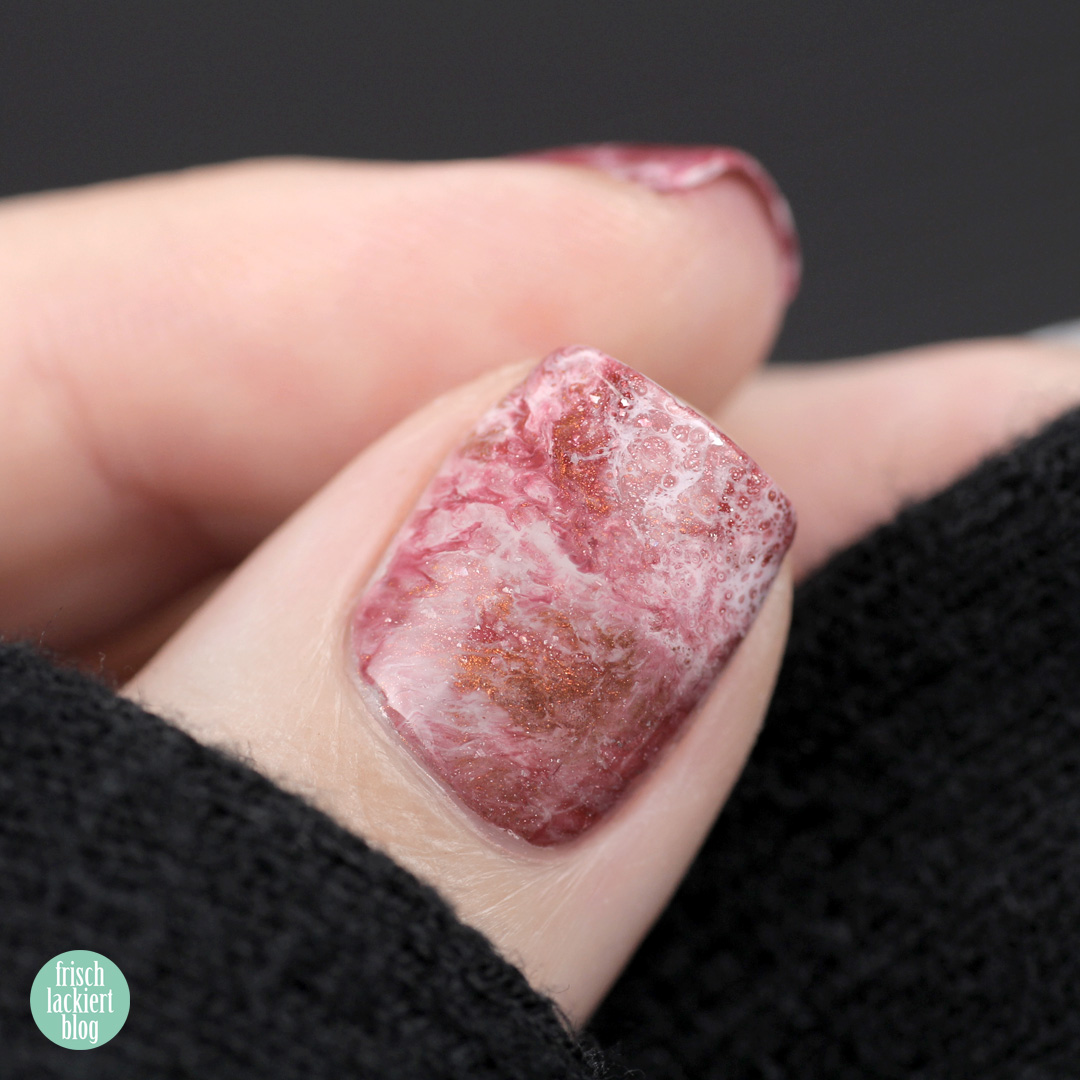 Frischlackiert-Challenge out of pace nails art - fluid nails - planet surface – by frischlackiert