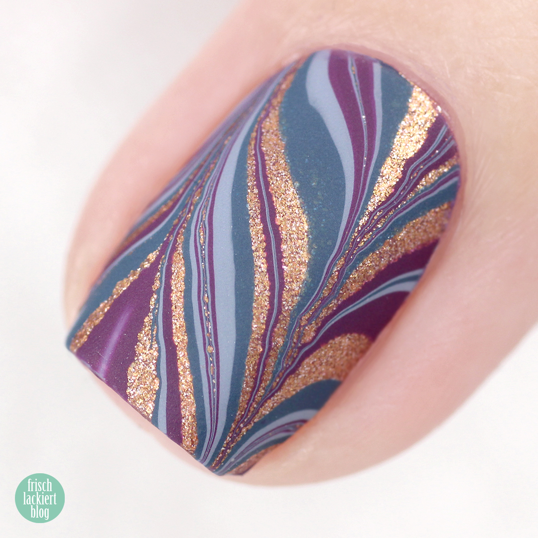 Zoya Luscious Collection – Watermarble Nailart – by frischlackiert