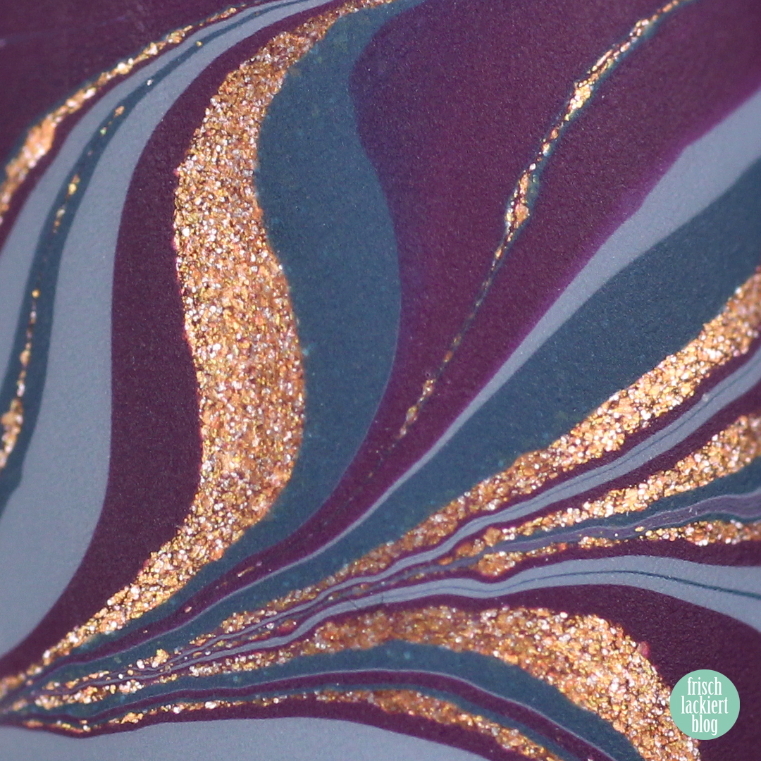 Zoya Luscious Collection – Watermarble Nailart – by frischlackiert