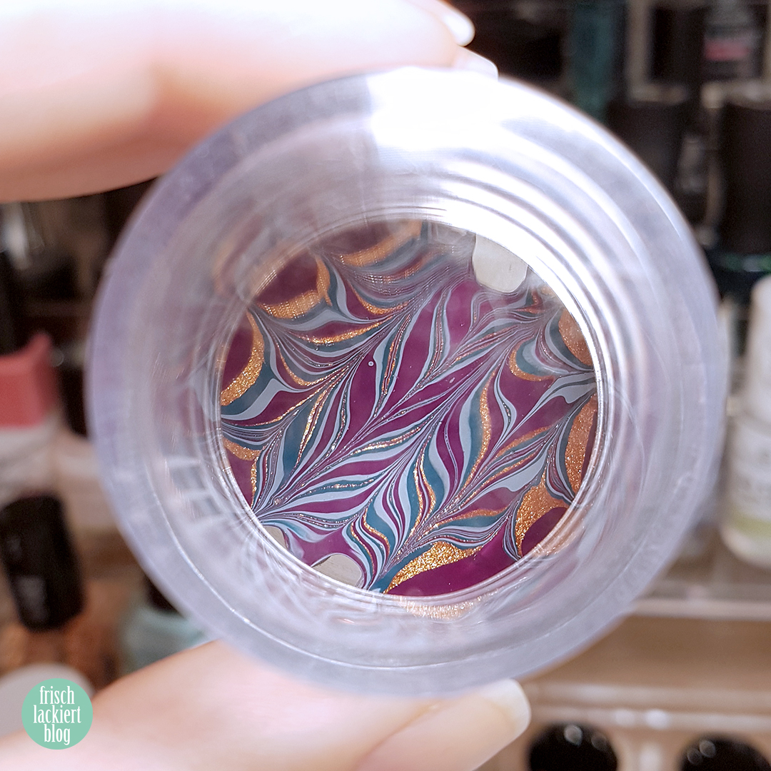 Zoya Luscious Collection – Watermarble Nailart – by frischlackiert