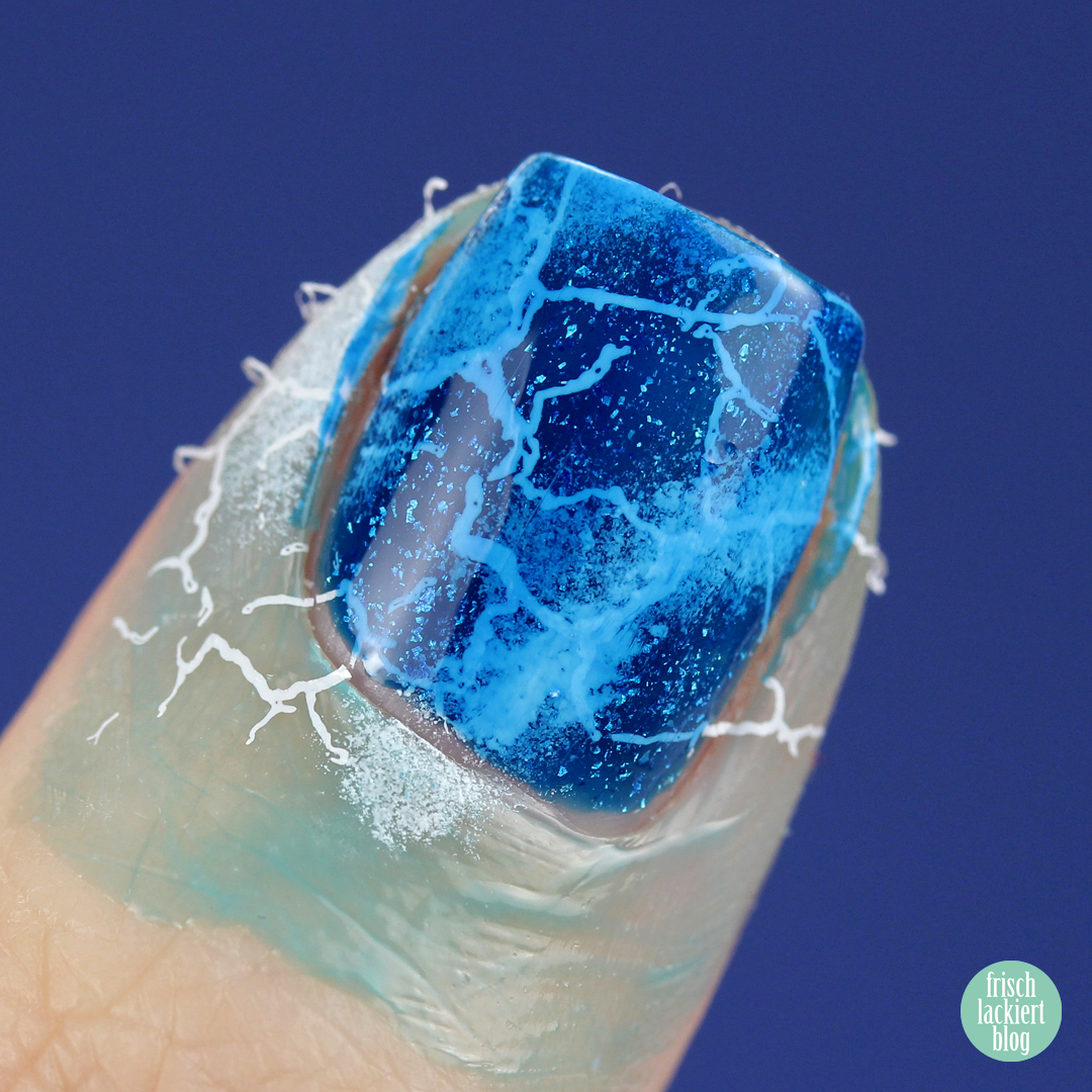 YpsLackiertChallenge – Eiszeit – blue broken ice nail art – by frischlackiert