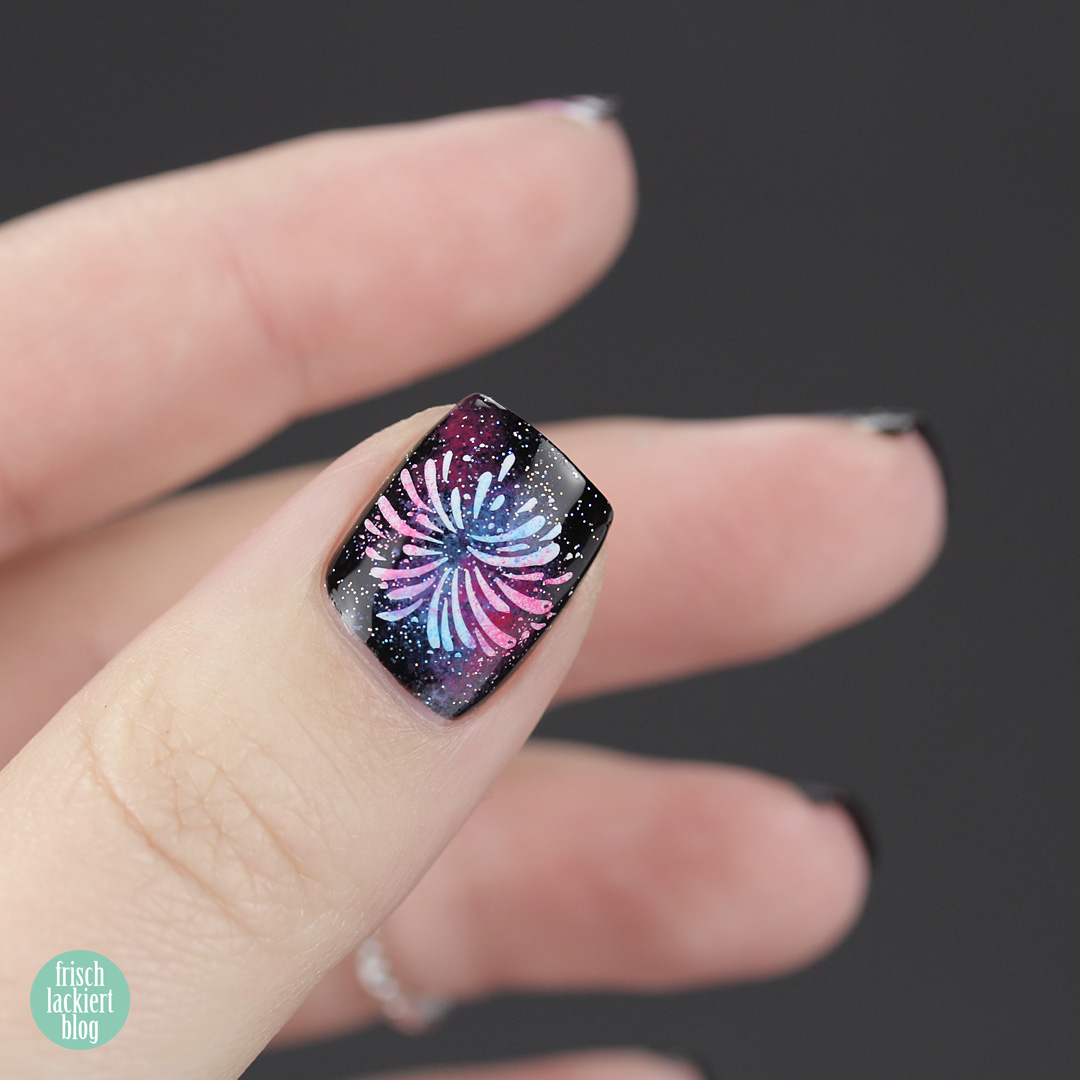 Silvester Feuerwerk Nailart mit Stamping – by frischlackiert
