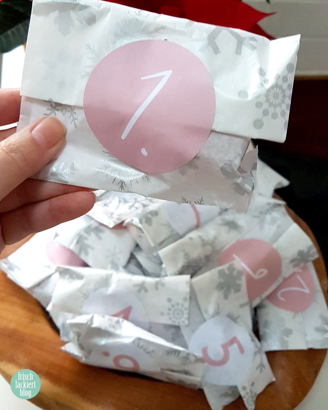 Review und Unboxing Herzlack Nagellack Adventskalender 2020 – Erfahrung und Test – by frischlackiert